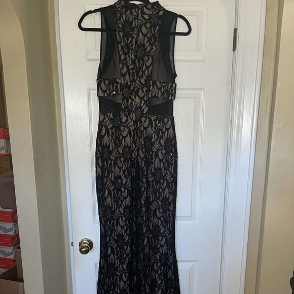 Black and Nude Lace Ballgown Black and Nude Lace Ballgown - Picture 3 of 8